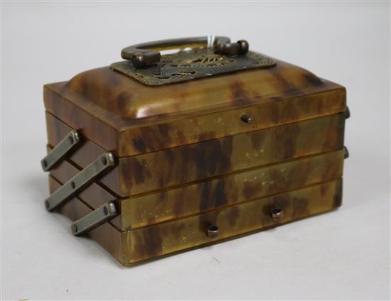 A Chinese tortoiseshell and horn trinket box, early 20th century